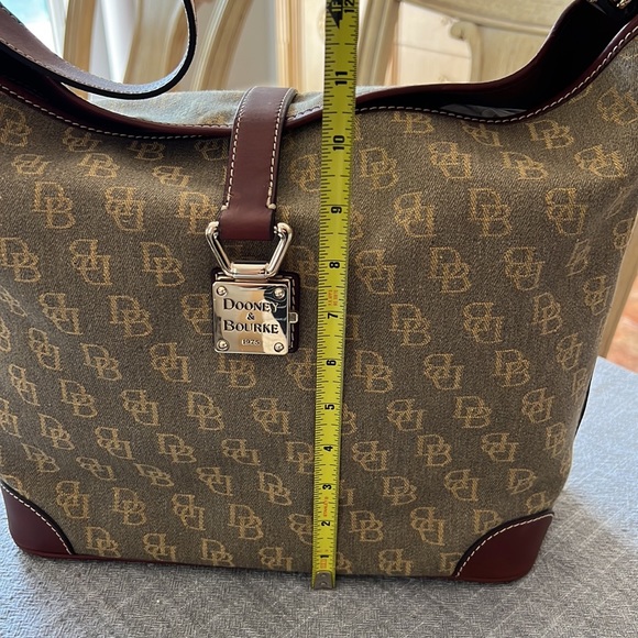 Dooney & Bourke classic monogram bucket bag - Picture 11 of 12